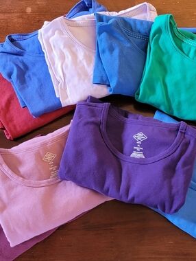 Lot Of 9 Women' s T- Shirt